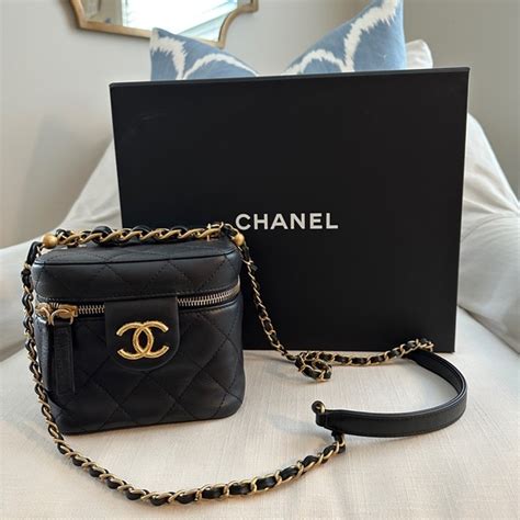 petit sac vanity chanel|Chanel handbags for men.